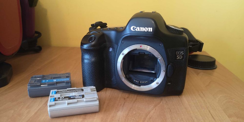 Canon 5D Classic+Obiektyw 50/1.8 STM+Akcesoria+Torba+Lampa Błyskowa