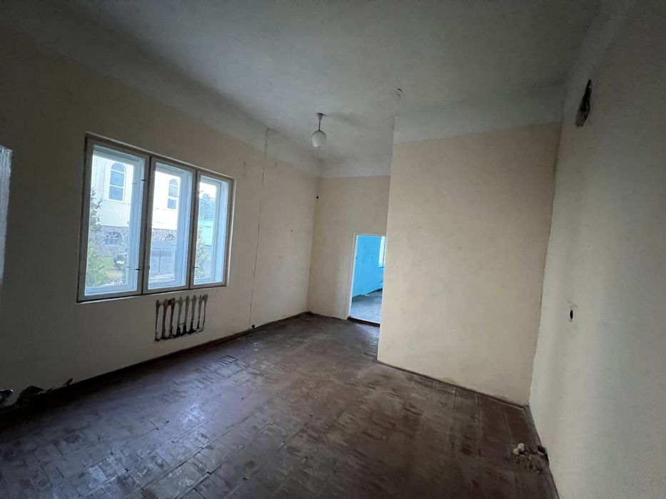 Будівля в центрі міста Іршава