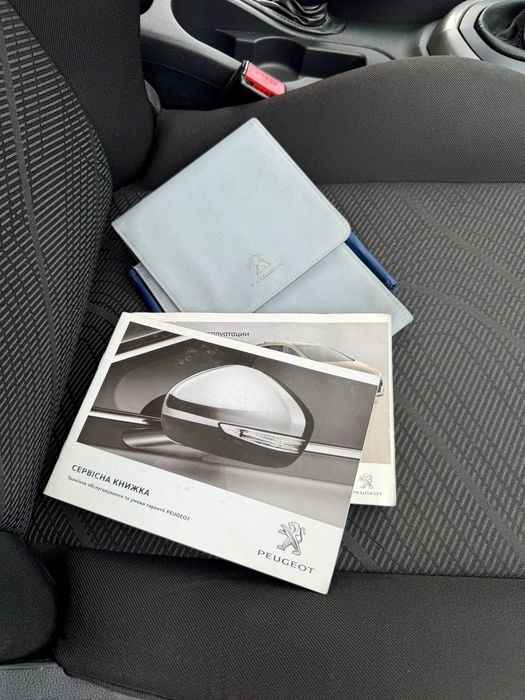 Продам офіційний Peugeot 308