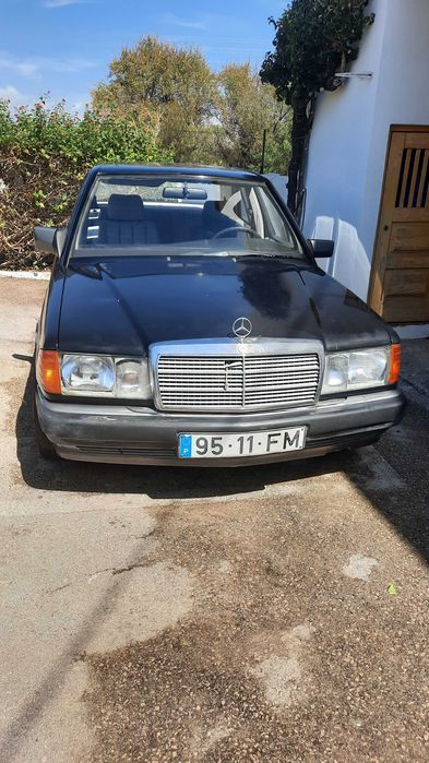 Mercedes 190 no Algarve