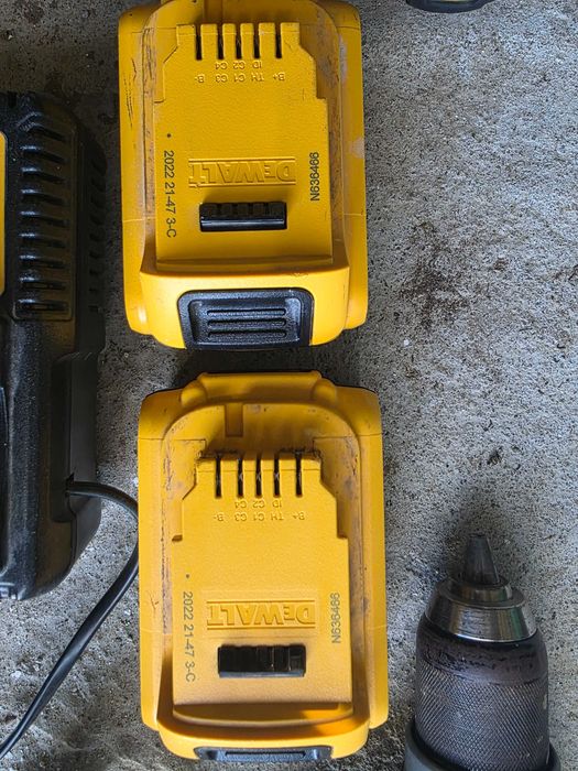 Zestaw DeWALT XR: Wkrętarka DCD796 + Zakrętarka DCF887 + 2x 4Ah + Ładowarka
