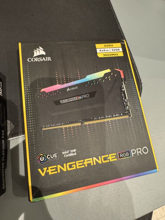 Оперативна памʼять Corsair 32GB DDR4