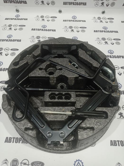 Разборка! Комплект домкрата Opel Astra h Zafira B домкрат