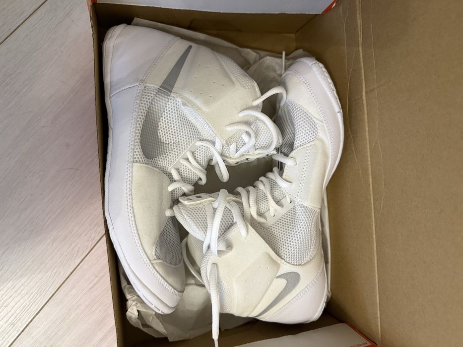 борцівки білі Nike Fury 42 розмір