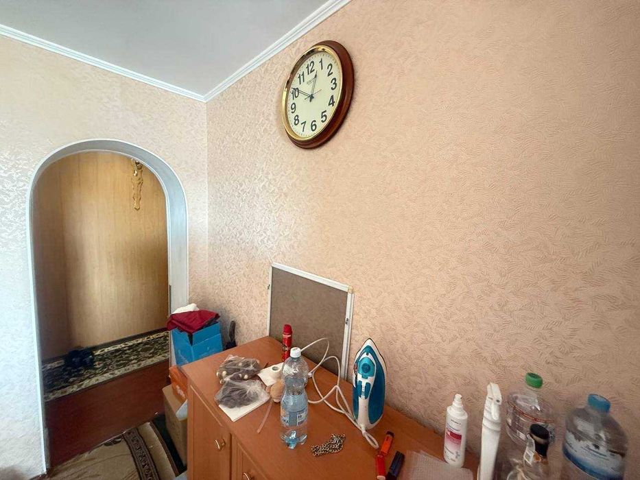 Продаж 1-кімнатної квартири за вигідною ціною на ринку, простий стан.