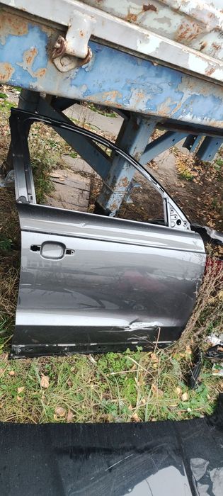 Двері передні праві audi q3 2018
