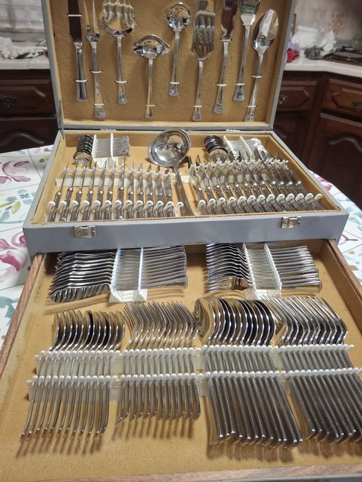 Faqueiro talheres  marca  mafil 18-10 Portugal
