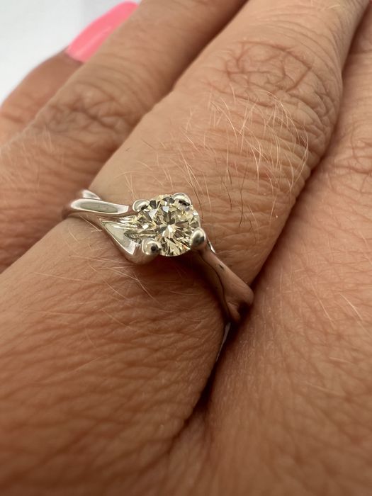 Золотое кольцо с бриллиантом 0,21ct КЮЗ белое золото 585 проба