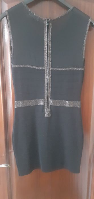 Vestido preto e dourado