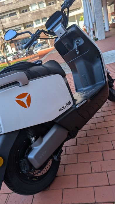 Mota YADEA E8S - Scooter eléctrica/Como NOVA/ Com Extras