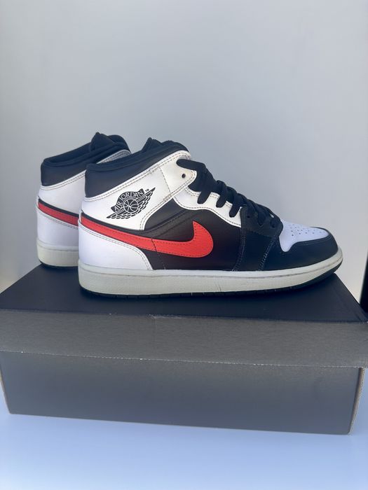 Nike air jordan 1mid chile red