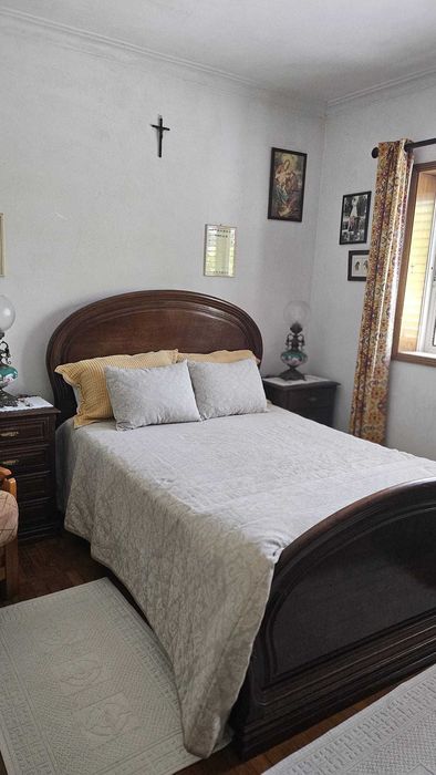 Mobilia de quarto - madeira maciça