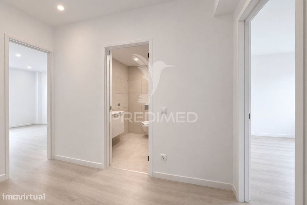 Apartamento T2 Totalmente Remodelado no Carregado