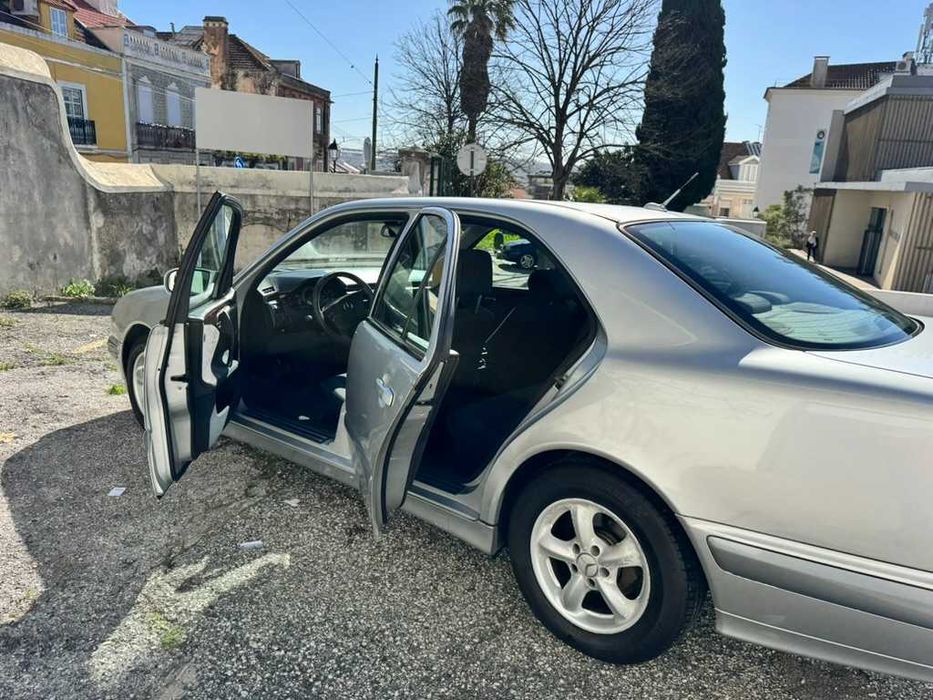 Mercedes-Benz E Class E200 CDI -Ano 2001 /433 000