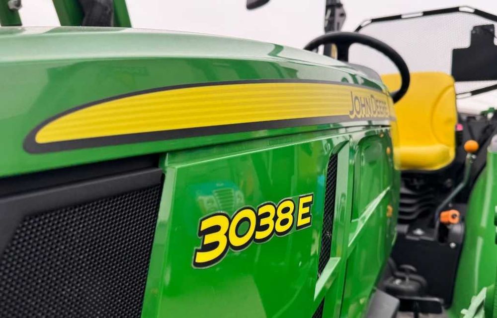 Ciągnik Traktor John Deere 3038E z ładowaczem 4x4 Silnik Yanmar 38KM