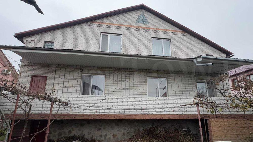 Продається будинок в р-ні університету