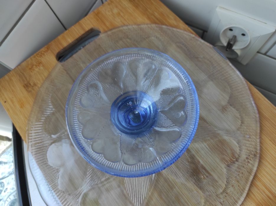 Patera Ząbkowice Drozd niebieska , duża na nóżce grube szkło serca