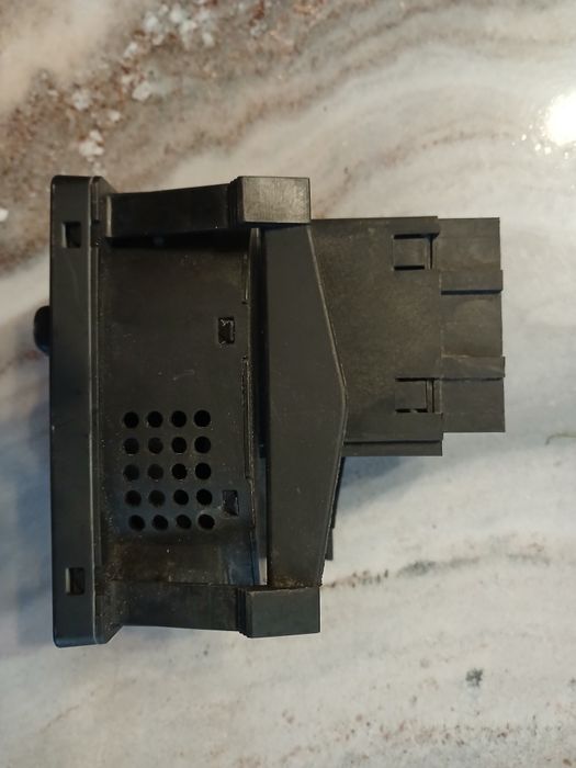 Перемикач світла фар на торпеді Ford Fusion 2011