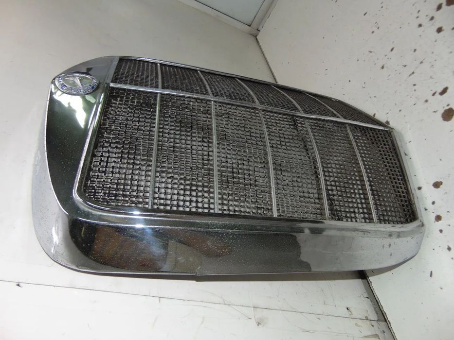 Mercedes 180 grelha " nova de stock antigo