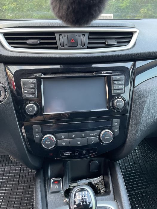 Автомобіль Nissan, максимальна комплектація.