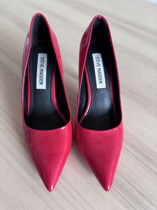 Lakierowane czerwone szpilki Steve Madden