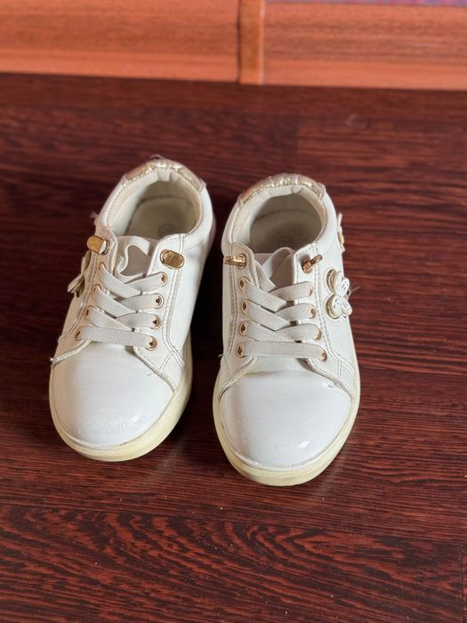 Sprzedam  buty dla dziewczynki w rozmiarze 29