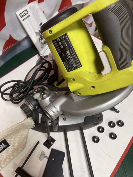 Пила торцовочная  RYOBI EMS1122LHG (новая)210 мм