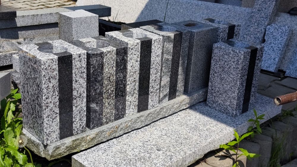 Wazony granitowe na nagrobek Flakon