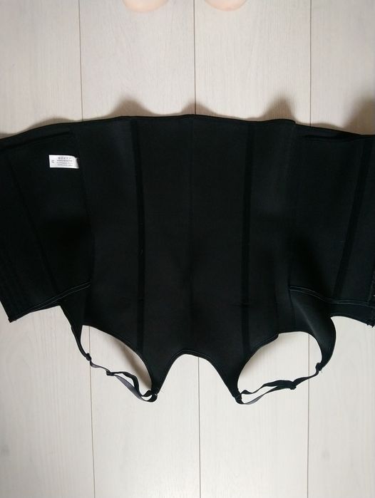 Корсет жилет стягуючий корегуючий М розмір неопреновий