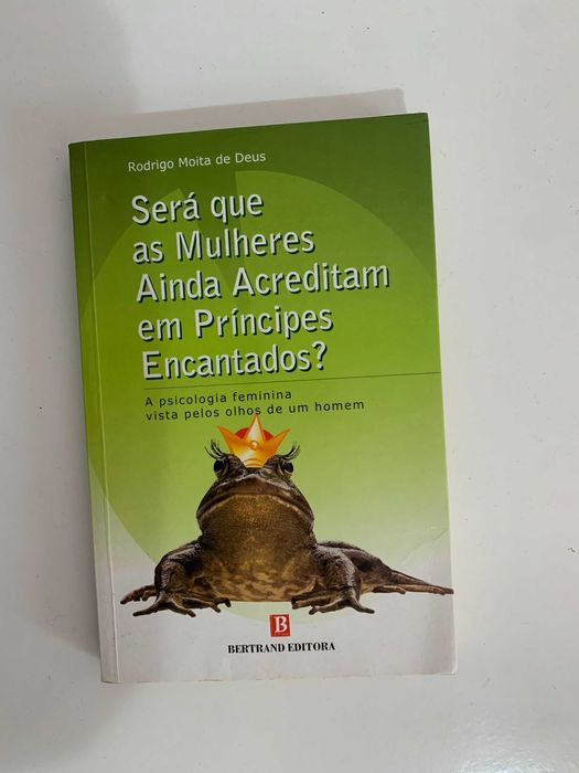 Livros variados de diferentes géneros