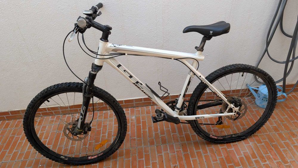 Bicicleta GT Avalanche 1.0