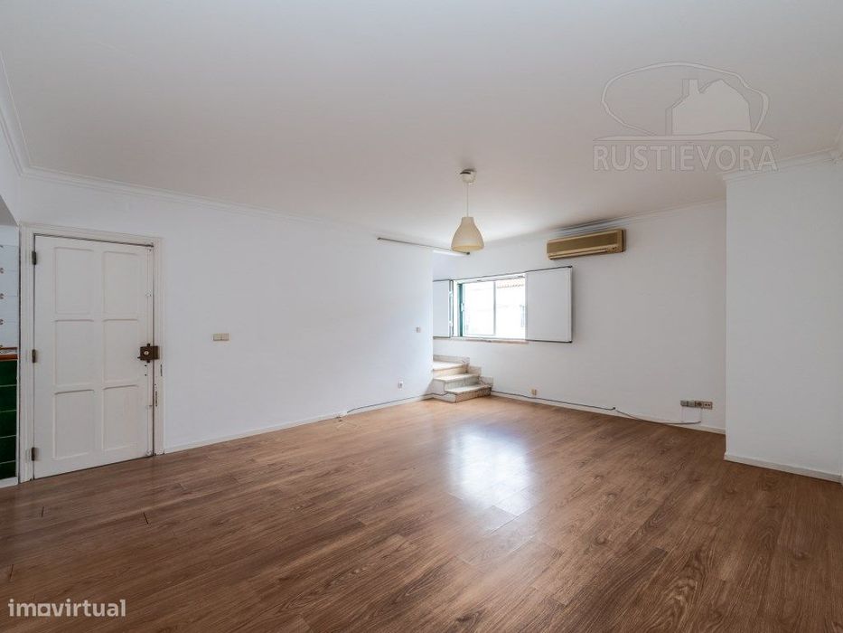 Moradia Bifamiliar T2 com Terraço e Logradouro | Centro Histórico d...