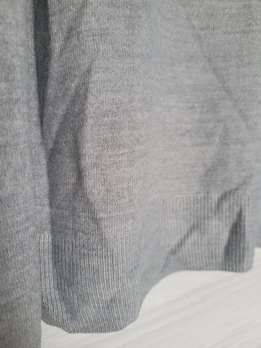 Sweter w serek M