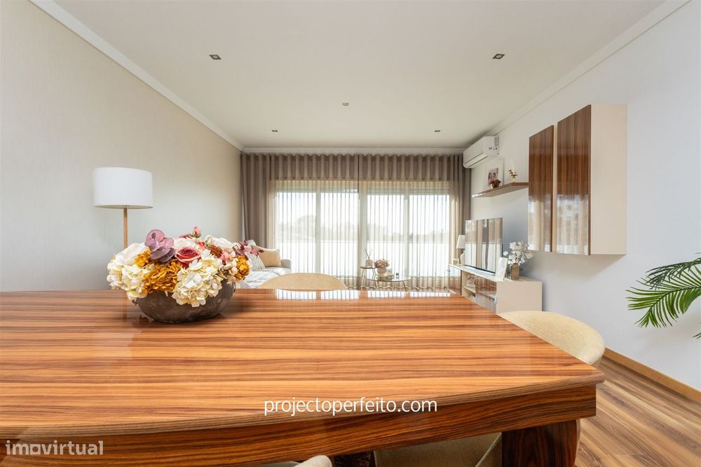 Apartamento T3, sito no último andar com 140m2