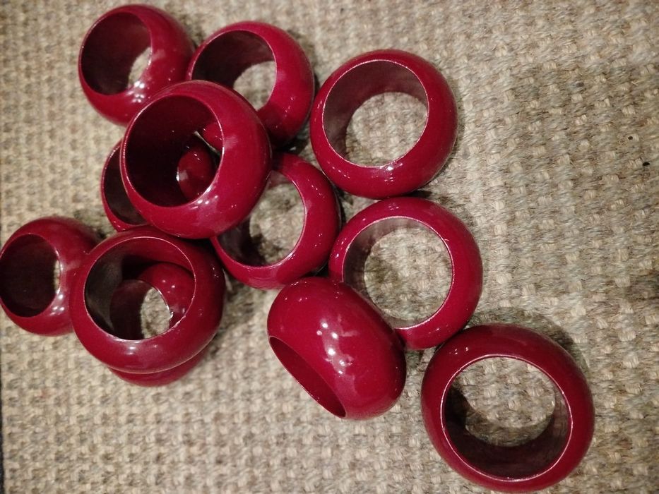 Marcadores de pratos e argolas de guardanapos