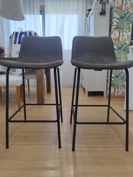 Par de cadeiras altas - cor de café