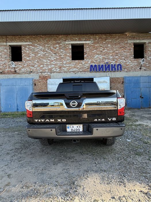 Nissan Titan platinum 2018