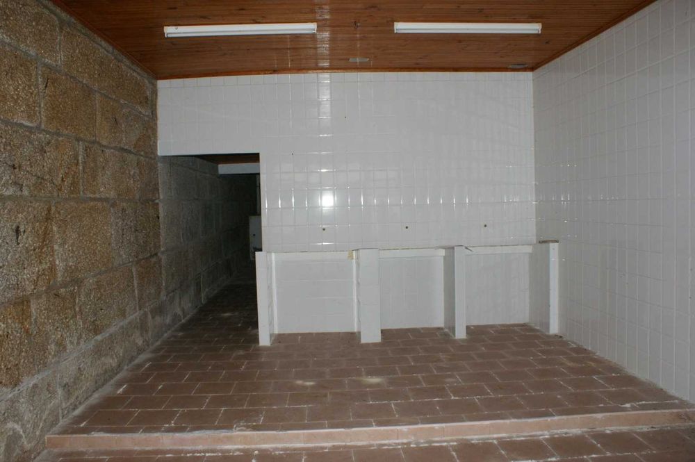 Edifício em pedra com 87 m² - Caminha