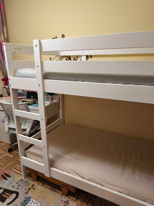 Łóżko piętrowe drewniane wraz z materacami Ikea  wymiary 90x200 cm