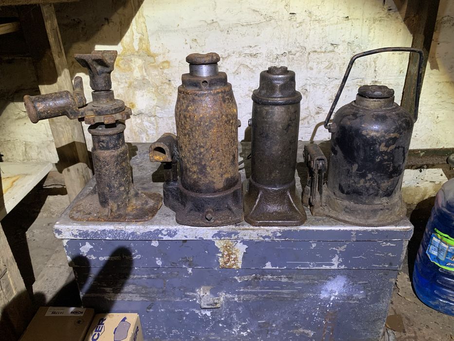 Продам домкраты одним лотом