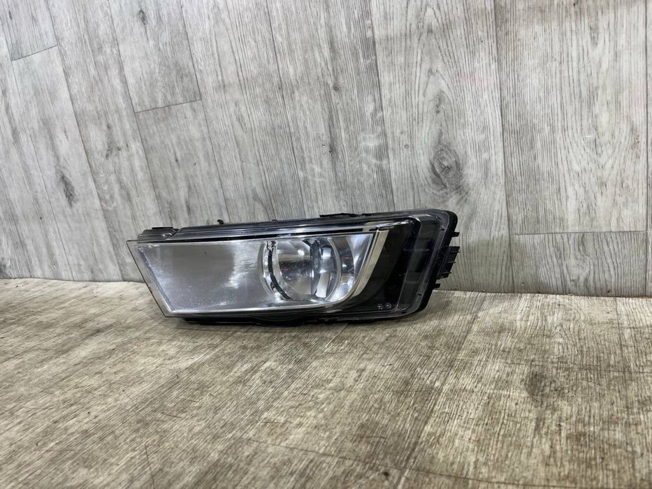 Противотуманка правая Skoda Octavia 3 A7 ( 2013 - 2017 г. ) Галоген