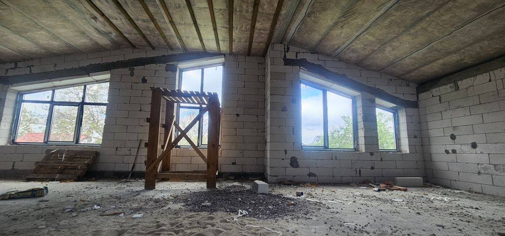 Будинок біля Дніпра. Оболонь