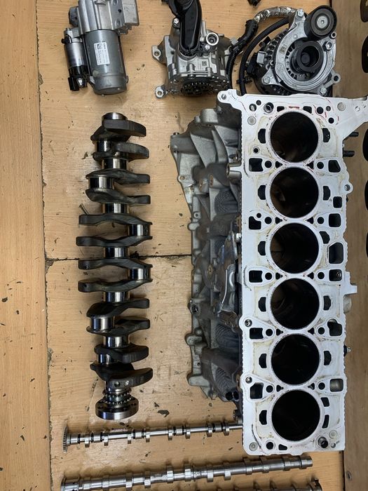 Двигун bmw b58 мотор по деталях бмв б58 двигун блок циліндрів  масляний насос  вал