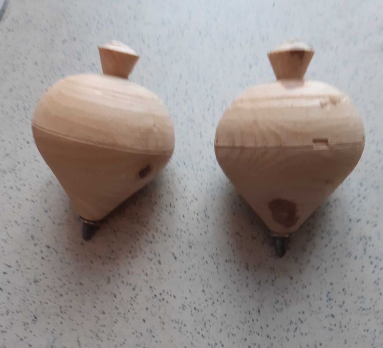 Piões Antigos em madeira, nunca usados