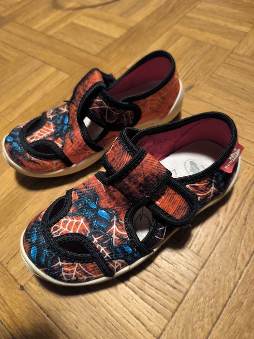 Chłopięce kapcie RenBut rozmiar 28