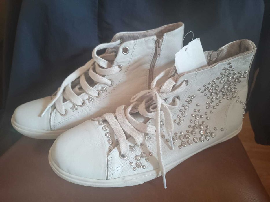 Tênis femininos com brilho