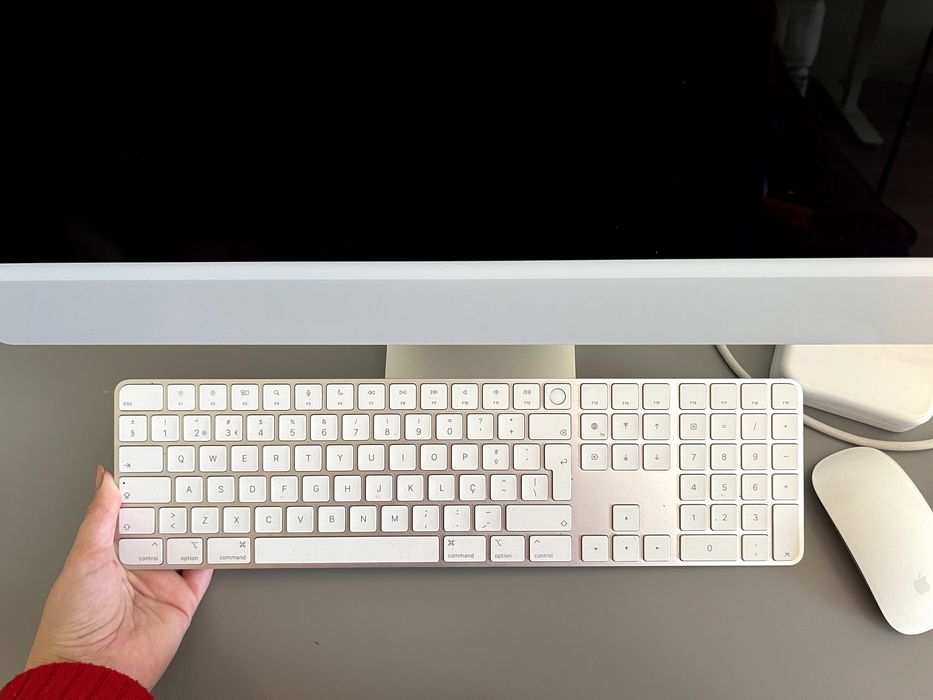 iMac 24″ (2021) – Chip M1 – 16GB RAM – 245GB SSD – Caixa original