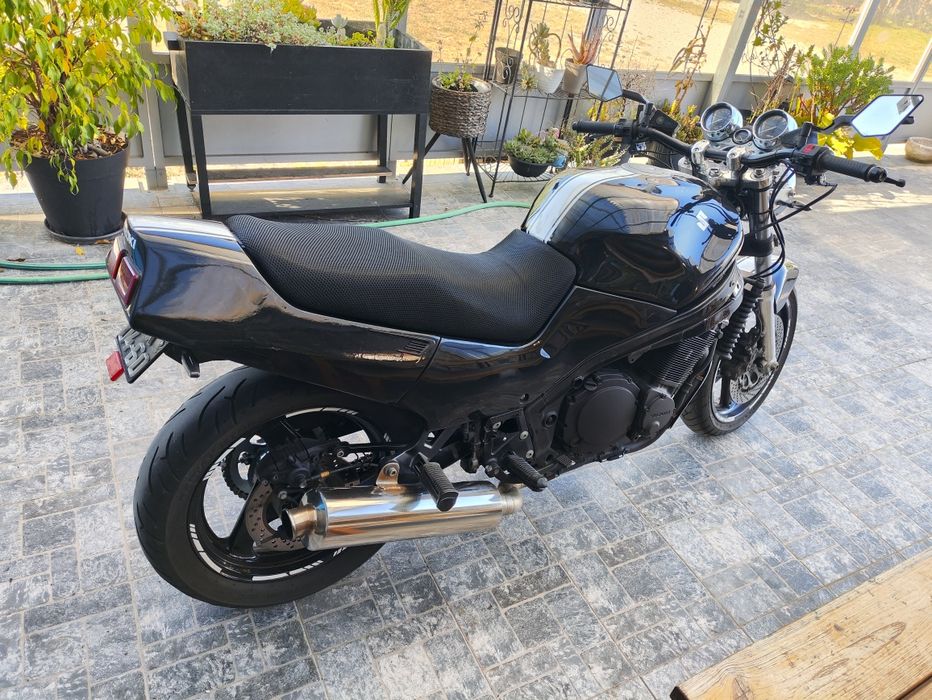 Gsx 1100 f  2,750€ sem nada a fazer poderei aceitar troca