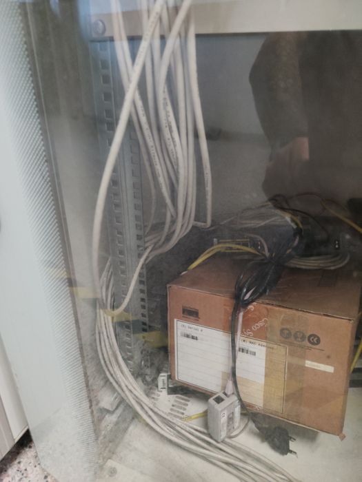 Rack de Rede Legrand 82x60x60 + Switch 3Com SuperStack II 24 Porta