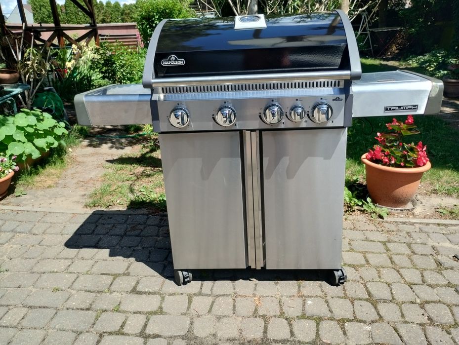 Jak nowy Ogrodowy grill gazowy czteropalnikowy plus kuchenka Napoleon Triumph
